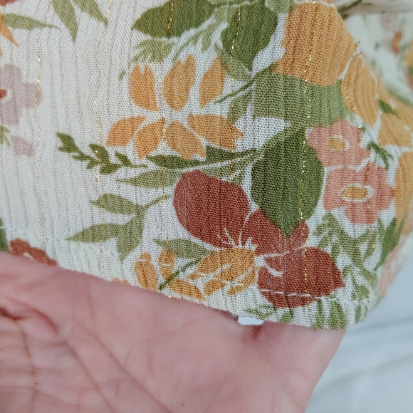 CUPCAKES AND CASHMERE FLORAL PULLOVER TOP (154) - Picture 7 of 16